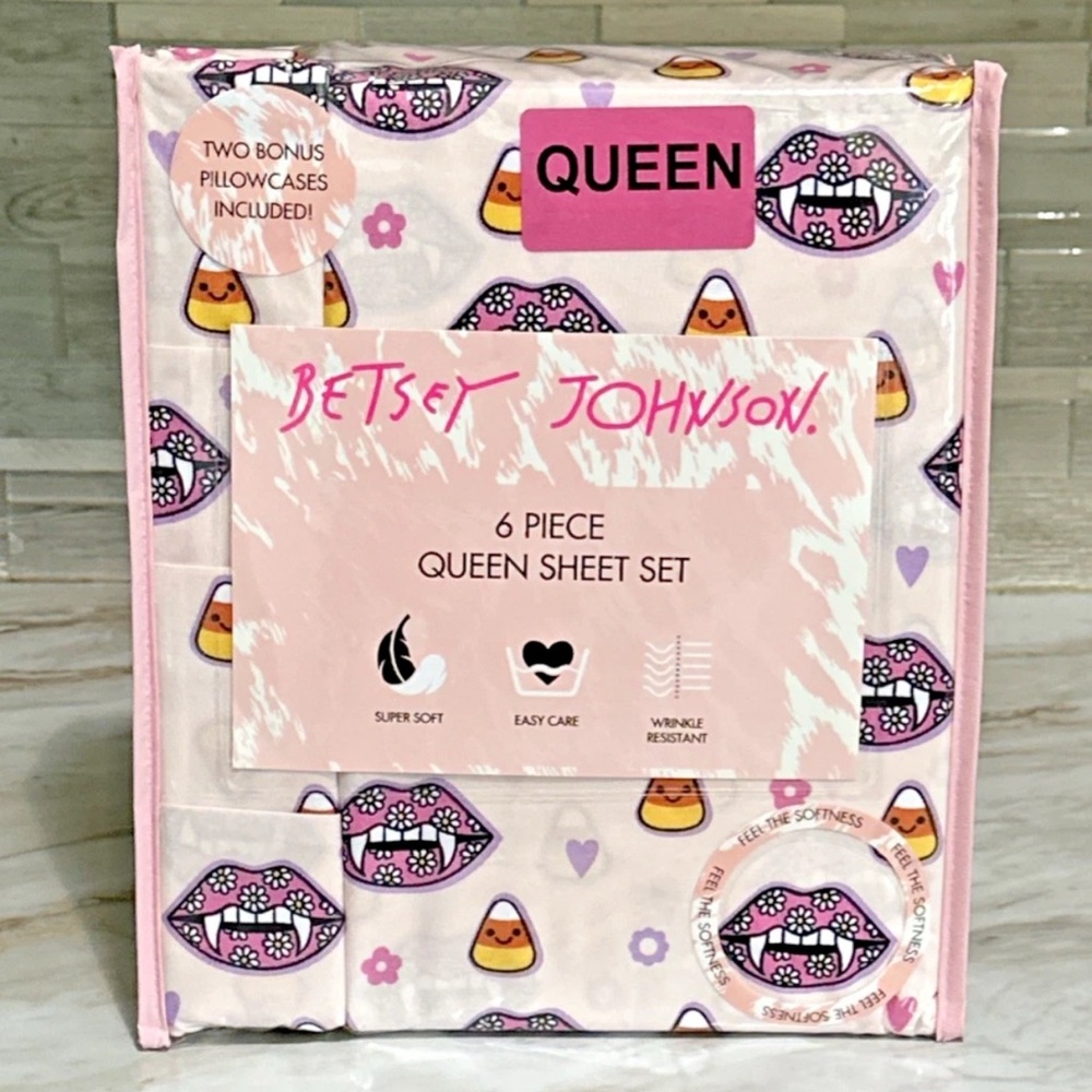 Betsey Johnson Halloween, Lips & Candy Pink 6-Piece Queen Sheet Set Pillowcases